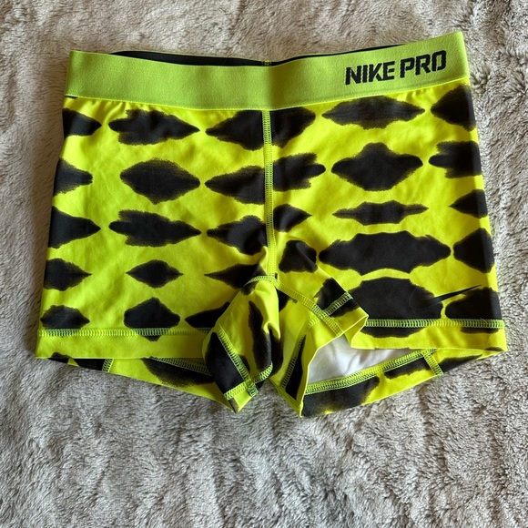Nike Compression Shorts Small - Picture 1 of 3